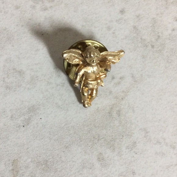 Gold Cupid pin with arms open - Picture 1 of 6